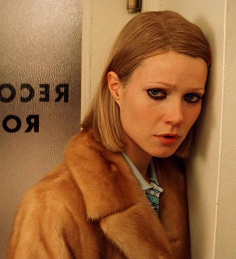 Wes Anderson Characters, Margot Tenenbaum, Wes Anderson Aesthetic, Red Smoothie, Royal Tenenbaums, Wes Anderson Movies, Wes Anderson Films, The Royal Tenenbaums, Girl Interrupted