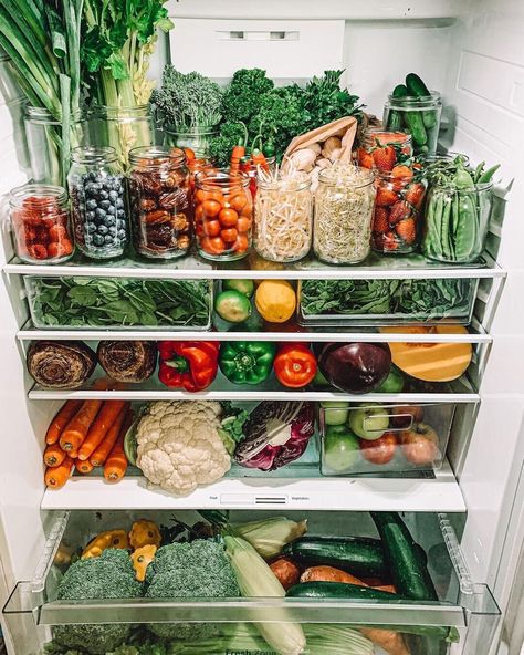 Essen, Healthy Kitchen Aesthetic, Plant Based Diet Aesthetic, Plant Based Lifestyle Aesthetic, Healthy Eating Vision Board Pictures, Healthy Food Fridge, Healthy Eating Aesthetics, Healthy Refrigerator, Plant Based Aesthetic