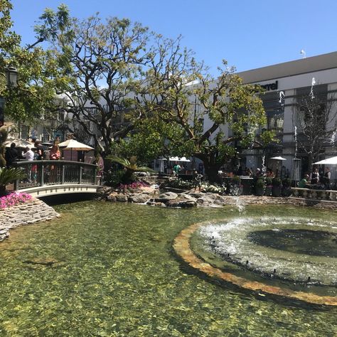 Angeles, Los Angeles, Water Features, The Grove Los Angeles, Usa Aesthetic, Los Angeles Attractions, The Grove, 2024 Summer, Pretty Places