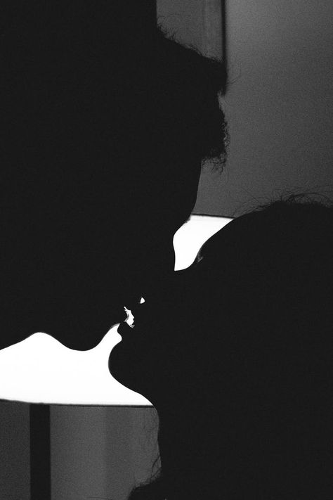 Kissing Silhouette Aesthetic, Man Silhouette Aesthetic, Man And Woman Silhouette Couple, Silhouette Kissing, Silhouette Kiss, Couples Silhouette, Kiss Silhouette, Kissing Silhouette, Male Silhouette