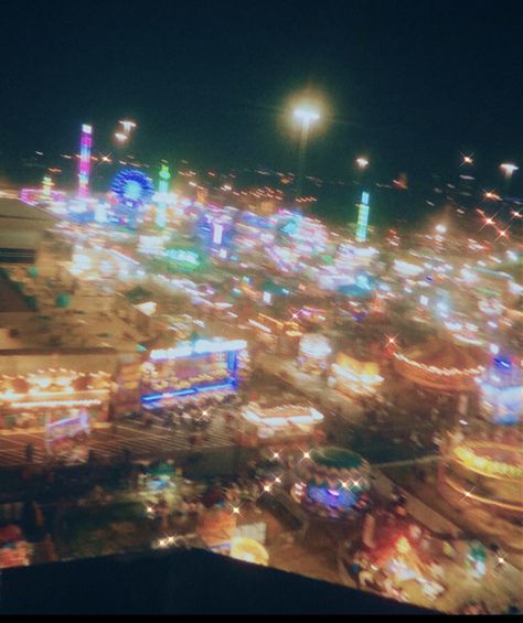 Colorful Night Aesthetic, Spooky Carnival Aesthetic, Night Carnival Aesthetic, Old Carnival Aesthetic, Lexiecore Aesthetic, Carnival Astethic, Showtime Aesthetic, Carnivalcore Aesthetic, Funfair Aesthetic Night