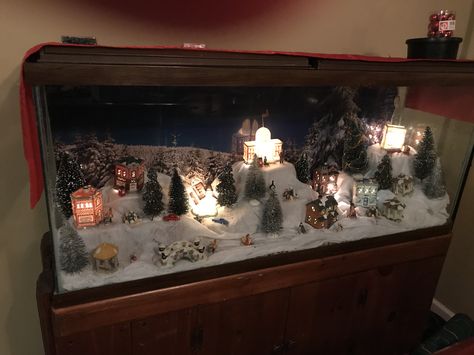 Repurposed fish aquarium Christmas Village In Fish Tank, Natal, Repurpose Aquarium Tanks Ideas, Fish Tank Christmas Decorations, Fish Tank Upcycle Ideas, Christmas Fish Tank Decoration, Repurposed Aquarium Tanks, Aquarium Repurpose Ideas, Repurpose Fish Tank Ideas