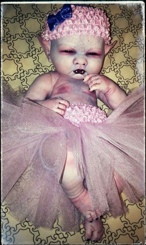 Reborn .. #creepy #cute #doll Scary Baby Dolls, Strange Dolls, Creepy Doll Halloween, Avatar Babies, Creepy Baby Dolls, Horror Doll, Horror Dolls, Demon Baby, Zombie Dolls