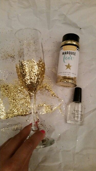 Glitter Party Decorations Diy, Glitter And Glam Birthday Party, Champagne And Sparkles Party Ideas, Gold Party Decorations Aesthetic, Glitter Table Decorations, Golden 24th Birthday, 21 Golden Birthday Ideas, Golden 21st Birthday Ideas, Glitter And Gold Party Theme