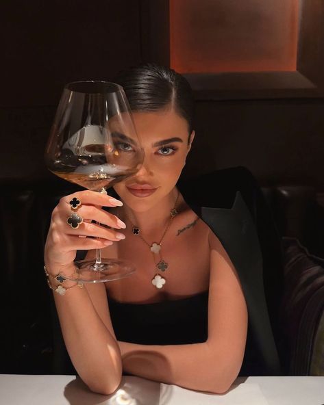 Nika Mariana, Wine Pics, Nike Trainer, Black Dinner, Poses Photo, Selfie Poses Instagram, Dark Feminine Aesthetic, Woman Wine, All Black Looks