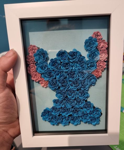 Disney Stitch Flowers, Disney Diy Gift Ideas, Diy Disney Stitch Gifts, Cricut Paper Crafts Projects, Stitch Shadow Box Ideas, Shadow Box Flowers Cricut, Cricut Projects Disney, Stitch Flowers Disney, Stitch Cricut Projects