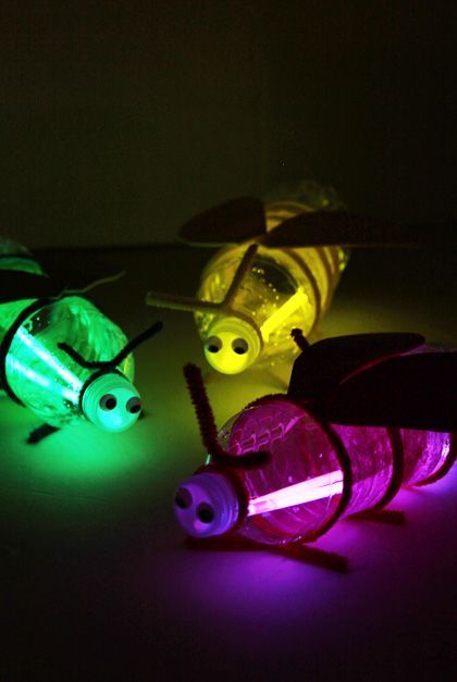 Summer Crafts Glow Stick Stem Activity, Bug Themed Games, Firefly Preschool Craft, Camp Firelight Vbs Crafts, Preschool Insects Crafts, Lightning Bugs In A Jar, Cute Summer Crafts, Insects Craft, Diy Summer Crafts For Kids