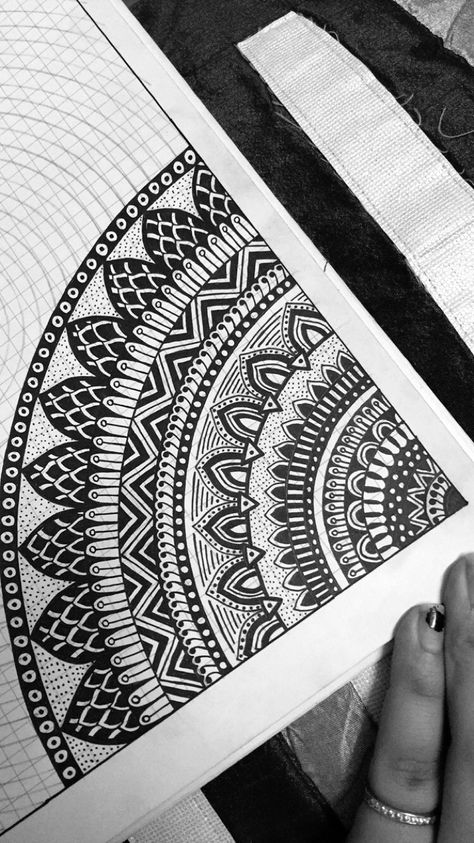 Mandala Corner Designs, Mandala Drawing Corner, Madla Art, Corner Mandala Art, Corner Mandala Design, Corner Mandala, Unique Mandala Drawing, Simple Mandala Design, Mandala Arts