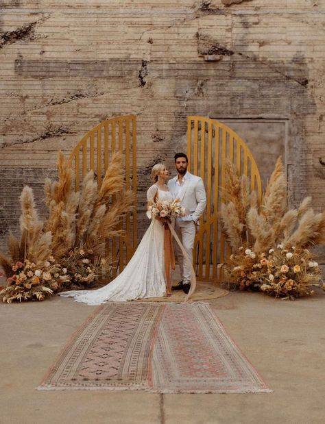 Boho Wedding Decor Ideas, Neutral Wedding Inspiration, Rustic Bohemian Wedding, Boho Wedding Backdrop, Boho Florals, Boho Backdrop, Pola Macrame, Boho Wedding Ceremony, Backyard Wedding Ceremony