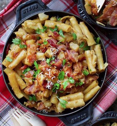 Essen, Swiss Dinner Recipes, Recipes From Switzerland, Swiss Food Traditional, Switzerland Food Recipes, Swiss Recipes Switzerland, Alpine Recipes, Alpine Macaroni, Swiss Dishes