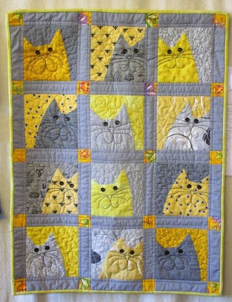 Cat Quilt Block, Colchas Quilting, Cat Quilt Patterns, Quilting Designs Patterns, Dog Quilts, Quilt Square Patterns, Childrens Quilts, Cute Quilts, Animal Quilts