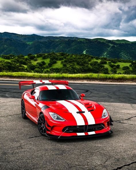 PetrolMadness™ on Instagram: “Viper ACR! 🐍 | Photo by @sthompson | #Dodge #Viper #ViperACR #DodgeViper #petrolmadness” Doge Viper, Viper Car, Viper Acr, Dodge Muscle Cars, Hot Weels, Mustang Ii, Dodge Viper, My Dream Car, Amazing Cars