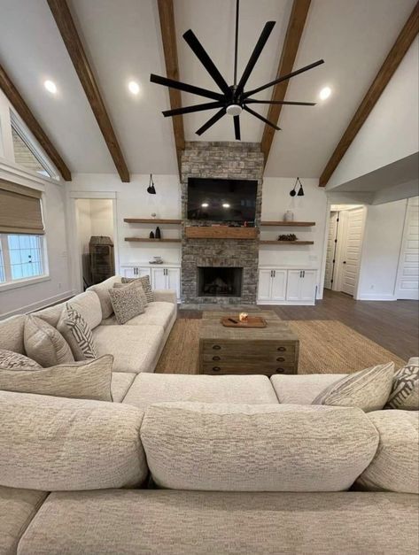 Cozy Living Room For Big Family, Farm Style Living Room Cozy, Ranch Style House Interior Design, Cozy Farm Living Room, Modern Western House Interior, Modern Ranch House Living Room, Rancher Home Interior, Key West Living Room Ideas, Inside Modern Farmhouse