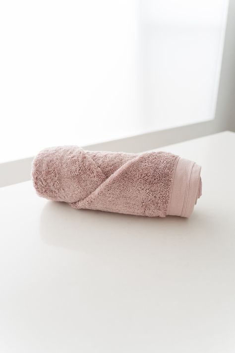 How to fold towels like a pro: Master the towel spa roll and elevated fold with these simple towel styling tricks How To Roll A Hand Towel, Rolling Towels How To, Roll A Towel, Roll Hand Towels, Towel Styling, Folded Towels, Folding Hacks, Fold Towels, Fancy Towels