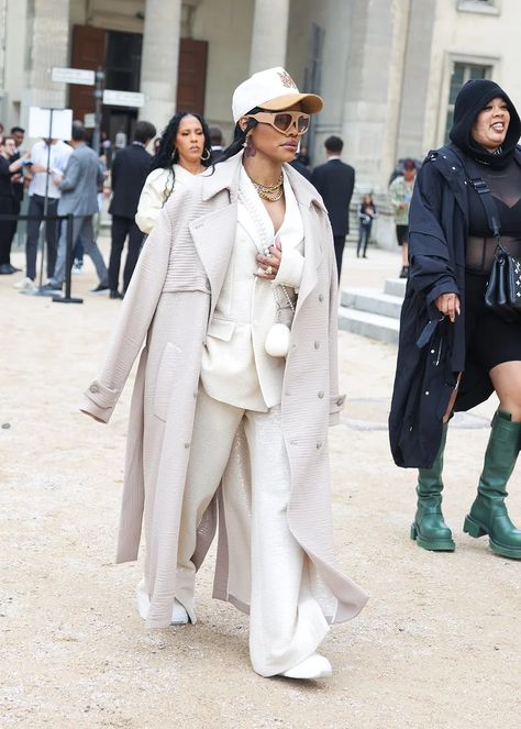 Teyana Taylor Suit, Fashion Week Black Women, Teyana Taylor Fashion, Black And White Winter Outfits, Teyana Taylor Locs, All White Outfit Classy, Monochrome Outfit Street Style, All White Outfit Black Women, Teyana Taylor Style