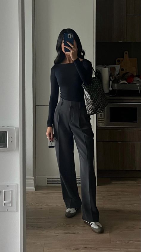 Professional Outfits Women All Black, Law Associate Outfit, Cool Classic Style Outfit, Comfy Cute Office Outfits, Classy Cold Outfits, Artistic Business Casual Outfits, Workplace Fashion Woman, Womens Corporate Outfits, Comfort Business Casual
