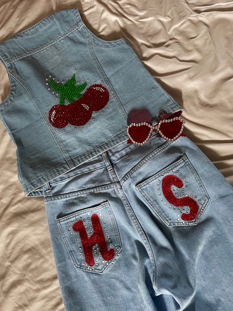 Harry Styles Double Denim, Harry Styles Demin Outfit, Double Denim Concert Outfit, Harry Styles Pants Hs, Harry Styles Embroidered Jeans, Harry Styles Jeans Outfit, Hs Pants Harry Styles, Bedazzled Heart Sunglasses, Harry Styles Jeans Diy