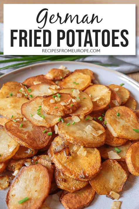 Fried Sliced Potatoes, German Recipes Authentic, Classic Dinner Recipes, German Potato Recipes, German Fried Potatoes, German Side Dishes, Easy German Recipes, Fried Potatoes Recipe, German Cooking