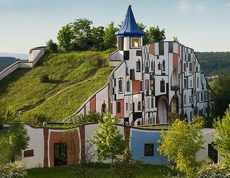 Annie and Rich's Travel Adventures: Vienna: Hundertwasser Buildings and Museum Hundertwasser Architecture, Architecture Cool, Architecture Unique, Hundertwasser Art, Friedensreich Hundertwasser, Unusual Buildings, Underground Homes, Unusual Homes, Interesting Buildings