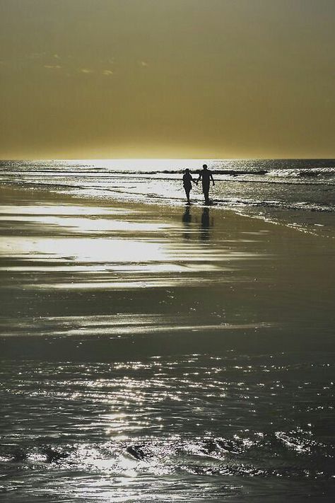 I Love The Beach, Romantic Photos, Beach Walk, 그림 그리기, Beach Life, Sunrise Sunset, On The Beach, Beautiful Places, The Beach