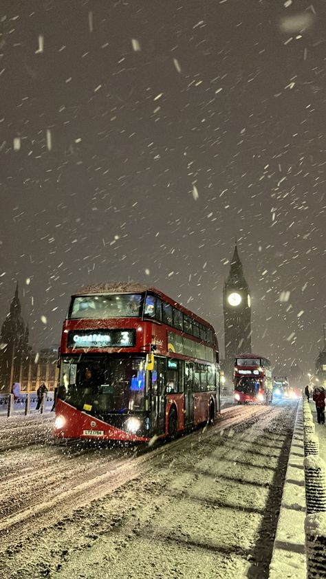 Best Christmas Destinations, London In Winter, Elizabeth Tower, London Snow, Winter London, England Aesthetic, Aesthetic London, London Dreams, London Winter