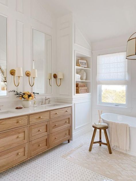 19 Bathroom Essentials for a Comfortable and Functional Space 2024 Bathroom, Small Living Room Layout, Neutral Bathroom, Timeless Bathroom, Bathroom Design Trends, Unique Farmhouse, Master Bath Remodel, Functional Space, Bathroom Trends