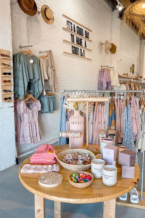 Boutique Store Front Ideas, Small Boutique Ideas, Small Boutique Interior Design, Small Boutique Interior, Clothing Boutique Ideas, Boutique Store Front, Boutique Store Displays, Aesthetic Store, Store Aesthetic