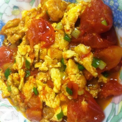 Chinese Stir-Fried Egg and Tomato Fry Tomatoes, Tomato Stir Fry, Eggs And Tomatoes, Tomatoes And Eggs, Egg And Tomato, Stir Fry With Egg, Egg Tomato, Meatless Mains, Brunch Sides