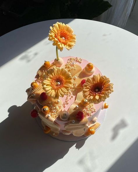 Brooke Cowitz on Instagram: "Good evening everyone 🧚‍♀️ . November cake availability is posted! And finally some new menu options too🫶 . . #cake#cakedecorating #cakedesign #happybirthday #birthday #birthdaygirl #birthdaycake #toronto #explorepage #explore #photography #photooftheday #photoshoot #floral #pretty#love#instagood #instagram #instadaily #instamood #instalike" November Cake, Dahlia Cake, Chocolate Dishes, Beauty Cakes, Cute Baking, Pretty Dessert, Pretty Birthday Cakes, New Menu, Pastry Cake