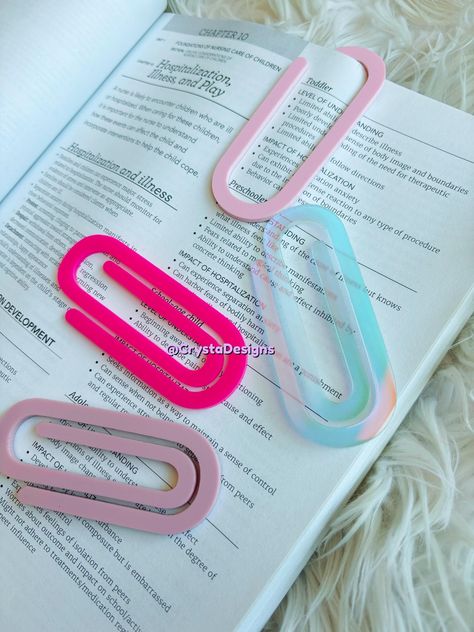 PaperClip  Oversized BookMarks 📎🖇️ Perfect for Those college books, High school Books , Planners, and MUCH More!! High School Books, Paperclip Bookmarks, College Books, Following Directions, Book Mark, School Books, Body Image, Book Accessories, Book Aesthetic