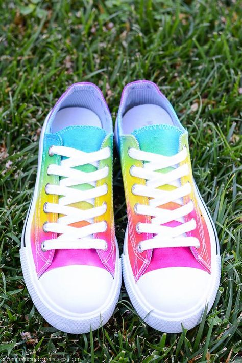 Tie Dye Shoes from a Pumpkin and a Princess using Tulip One-Step Tie Dye! Tie Dye Shoes, Colored Shoes, How To Dye Shoes, White Canvas Shoes, Diy Sneakers, Tie Dye Crafts, Summer Tie Dye, Activities For Girls, Rainbow Shoes