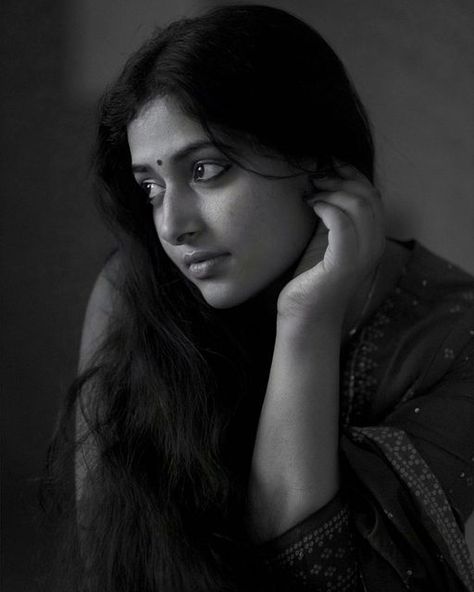 Indian Reference Photos For Artists, Black And White Indian Photography, Indian Women Black And White Portrait, Black And White Saree Aesthetic, Indian Reference Photos, Indian Women Reference, Portrait Reference Indian, Indian Woman Portrait Photography, Potrait Refrences Women Indian