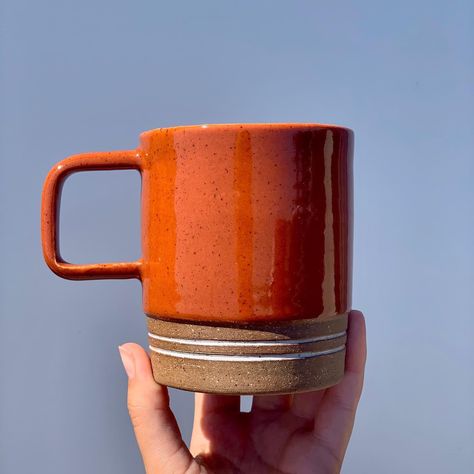 Ceramics Glazing, Ceramics Pottery Mugs, Pottery Inspo, Orange Mugs, Clay Things, Orange Glaze, Sculpture Art Clay, Ceramic Inspiration, Handmade Clay Jewelry