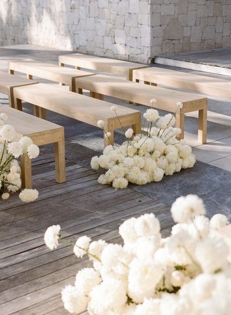 All white aisle flower arrangements with bench seating. Modern, monochromatic outdoor wedding ceremony in Mexico. Wedding Aisles Outdoor, Creative Ceremony Seating, Outdoor Wedding Aisle Florals, Wedding Aisle Seating, Bench Seating At Wedding, Wedding Seating Ceremony Outdoor, Aisle Outdoor Wedding, Classic Modern Wedding Table Setting, Nell Diamond Wedding