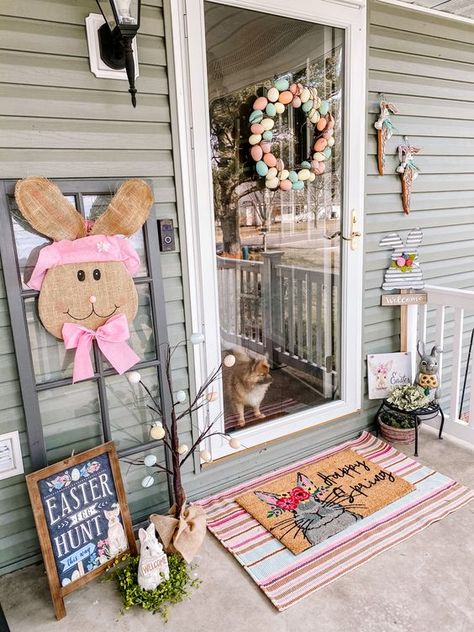 DIY Easter Decorations Which Are So Easy And Super Adorable - RecipeMagik Outside Easter Decorations Front Porches, Easter Front Porch Ideas, Kirklands Decor, Easter House Decor, Easter Living Room Decor, Easter Front Porch Decorations, Mini Dates, Easter House Decorations, Easter Front Porch Decor