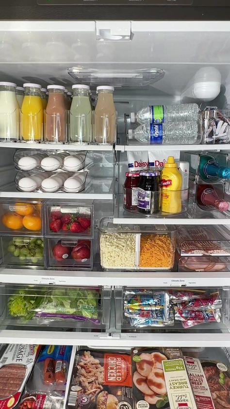 Dream Fridge, Healthy Fridge, House Organisation, Kitchen Organisation, Future Apartment Decor, Kitchen Organization Pantry, Refrigerator Organization, Fridge Organization, Home Organisation