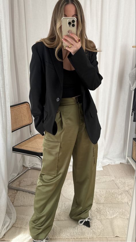 Cargo Pants Professional, Wide Leg Cargo Trousers Outfit, Slinky Pants Outfit, Elegant Cargo Pants Outfit, Green Combat Pants Outfit, Fall Cargo Pants Outfit Women, Twill Cargo Pants Outfit, Satin Cargo Pants Outfit Casual, Cargo Dress Pants Outfit