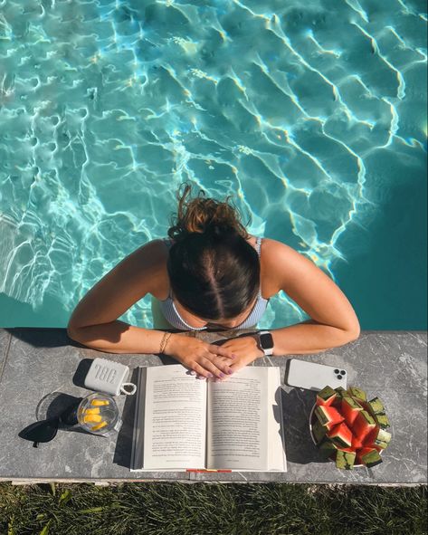 Pool Aesthetic Picture, Pool And Book Aesthetic, By Pool Pictures, Reading At The Pool Aesthetic, Book Pool Aesthetic, Swim Pool Photoshoot, Pictures By Pool, That Girl Summer Aesthetic, Pool Book Aesthetic