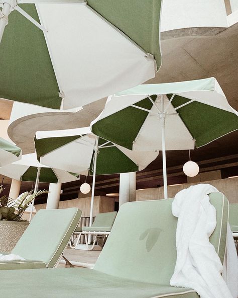 #color #sage #aesthetic #morealivewithcolor #exterior #poarch #poolside Upcycling, Green Inspo, Verde Vintage, Hijau Mint, Mint Green Aesthetic, Minty Green, Aesthetic Colors, Green Wall, Soft Green