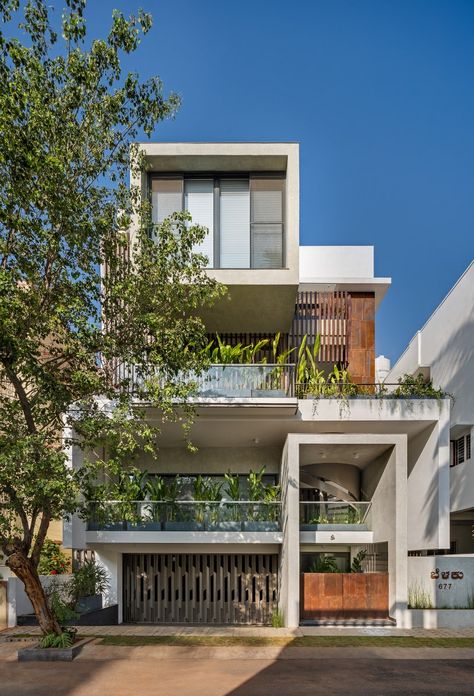 Belaku- A Duplex House Highlights The Balanced Use Of Geometric Forms | Technoarchitecture - The Architects Diary Home Designs Exterior, Tropical Architecture, Casa Patio, Wood Cladding, Duplex House Design, Concrete Color, H Design, Duplex House, Storey Homes