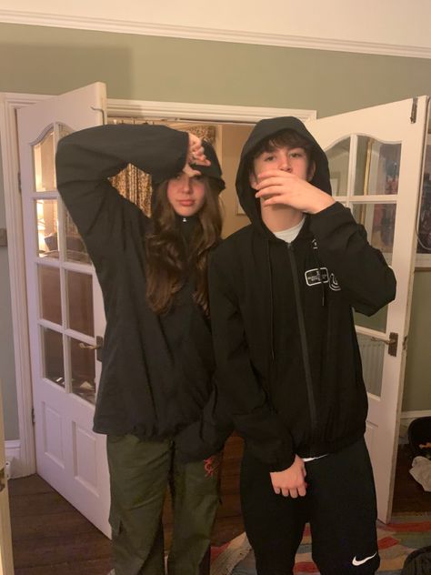 Brunette X Brunette Couple, Boy N Girl Friendship, Boyfriend Nd Girlfriend, Blond And Brunette Couple, British Couple Aesthetic, Two Girls Two Boys Friendship, Brunette Girl And Brunette Boy, Girls And Boys Best Friends, Arcytex Jacket