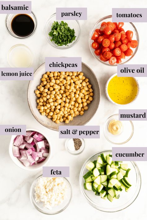 Mediterranean chickpea salad is filled with chickpeas, tangy cherry tomatoes, crumbled feta cheese, and more - you'll love this Greek salad! Healthy Greek Salad Recipe, Healthy Greek Salad, Greek Salad Recipe, Mediterranean Chickpea, Mediterranean Diet Recipes Dinners, Mediterranean Chickpea Salad, Plats Healthy, Easy Mediterranean Diet Recipes, Chickpea Salad Recipes