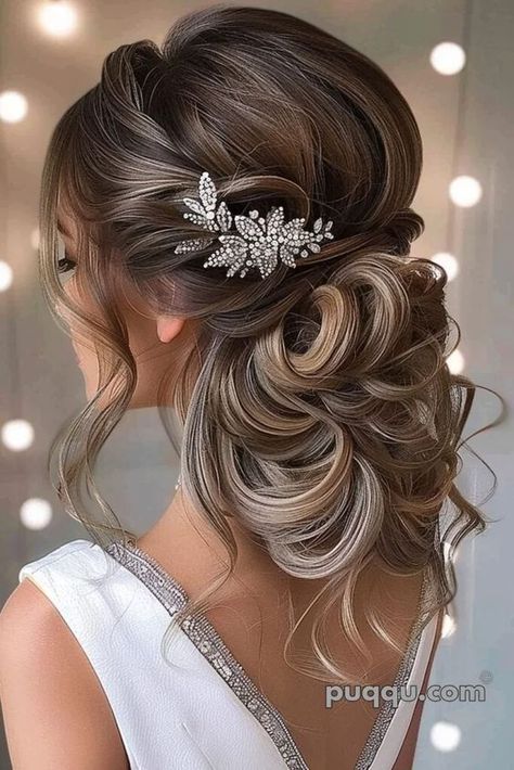 Bridal Hairstyles 2024 Trends, Hollywood Updo Hairstyles, Bridal Hair For Strapless Dress, Bridal Hairstyles Updo, Messy Plaits, Classic Wedding Hairstyles, Diy Bridal Hair, Bridal Emergency Kits, Bride Hairstyles Updo