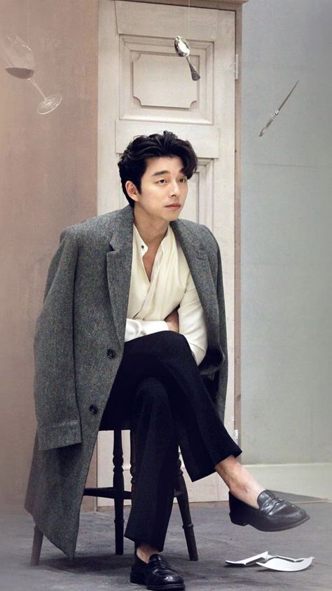 Gong Yo, Goblin Gong Yoo, Goong Yoo, Male Models Poses, Boy Celebrities, Man Sitting, Poses References, Gong Yoo, Korean Men