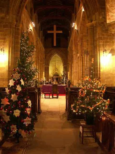 Natal, Christmas Decorations Uk, Home Decorations Ideas, Christmas Tree Festival, Pictures Of England, Christmas Home Decorations, British Christmas, Church Christmas Decorations, Christmas In England