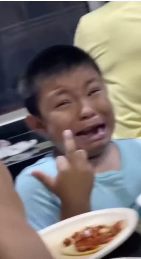 Mood Pics Mad, Middle Finger Meme, Mad Meme, Middle Finger Emoji, Middle Finger Wallpaper, Fb Profile Photo, Middle Finger Funny, Crying Kids, Learn Singing