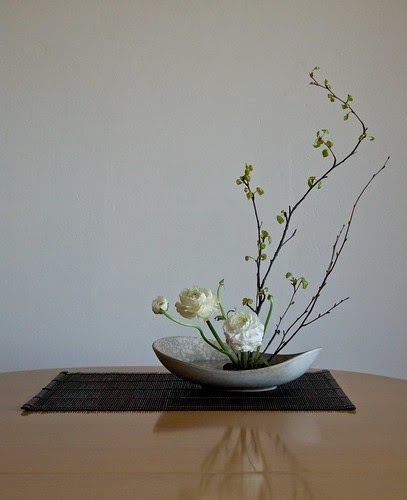 Art Floral Japonais, Japanese Floral Design, Arreglos Ikebana, Ikebana Sogetsu, Sogetsu Ikebana, Ikebana Arrangements, Hemma Diy, Ikebana Flower Arrangement, Ikebana Vases