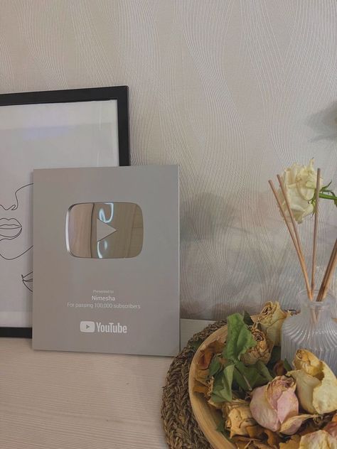 Aesthetic Youtube Plaque, Youtube Plaque 100k, Yt Play Button, Yt Play Button Aesthetic, 2024 Vision Board Youtube, Youtube Button Aesthetic, 100k On Youtube, Youtuber Aesthetic Plaque, Influencer Career Aesthetic