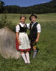 Hansel and Gretel Hansel And Gretel Costumes, Lederhosen Kids, Dirndl Dress Traditional, German Traditional Clothing, German Traditional Dress, Germany Outfits, German Costume, Hansel Y Gretel, German Outfit