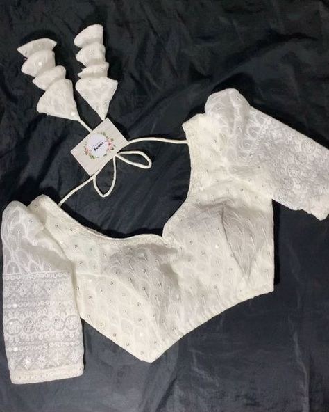 White Cotton Saree Blouse Designs, Designer White Blouse, Blouse Not Designs, White Blouse Back Neck Designs, White Colour Blouse Designs Latest, Trending Blouse Patterns, White Blouse Designs For Saree Silk, White Blouse Designs Latest, Off White Blouse Designs For Saree